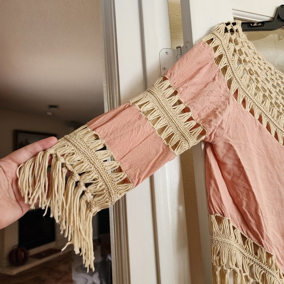 Umgee Boho Crochet Fringe Pink Cream Lace Trim Large Festival Poncho Blouse - Picture 7 of 10